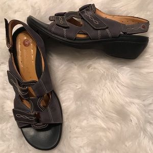 clarks navy blue sandals